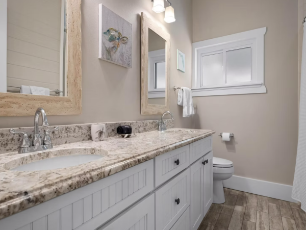 Four Bedroom Vacation Home in Holmes Beach Close to Beach